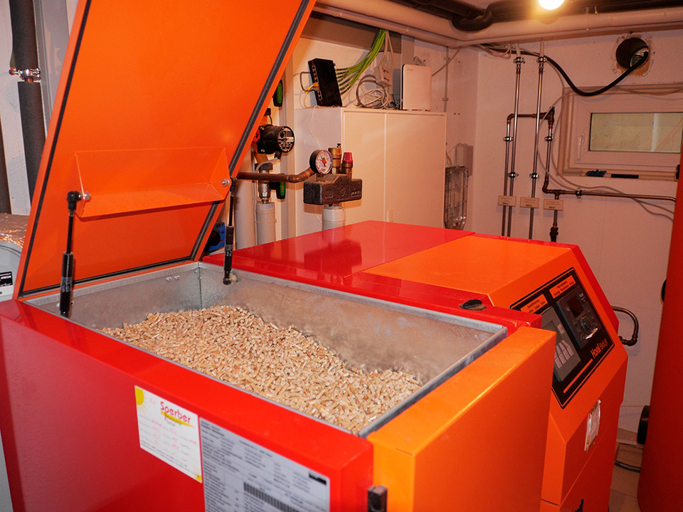 Palletheizung2 bei Pfeiffer GmbH in Berg